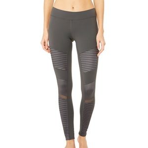 Alo Motto Leggings. Size XS. Gray.